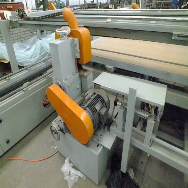 Serra vertical e horizontal para aparar tábuas de compensado