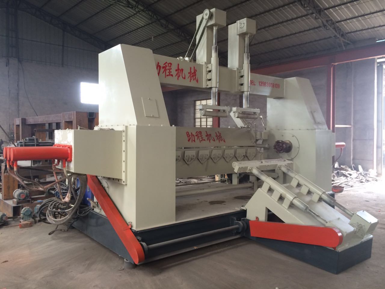 Torno giratório de folheado facial Okoume de controle CNC mais vendido no Gabão