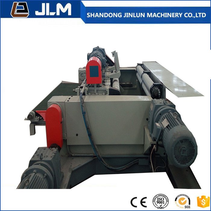 Máquina de descascar toras e folheados