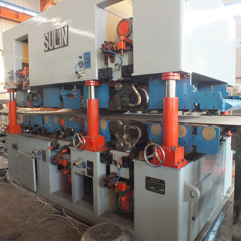 Porta automática do Mdf da largura de 1300mm que lixa a máquina de lixamento da escova polonesa de madeira