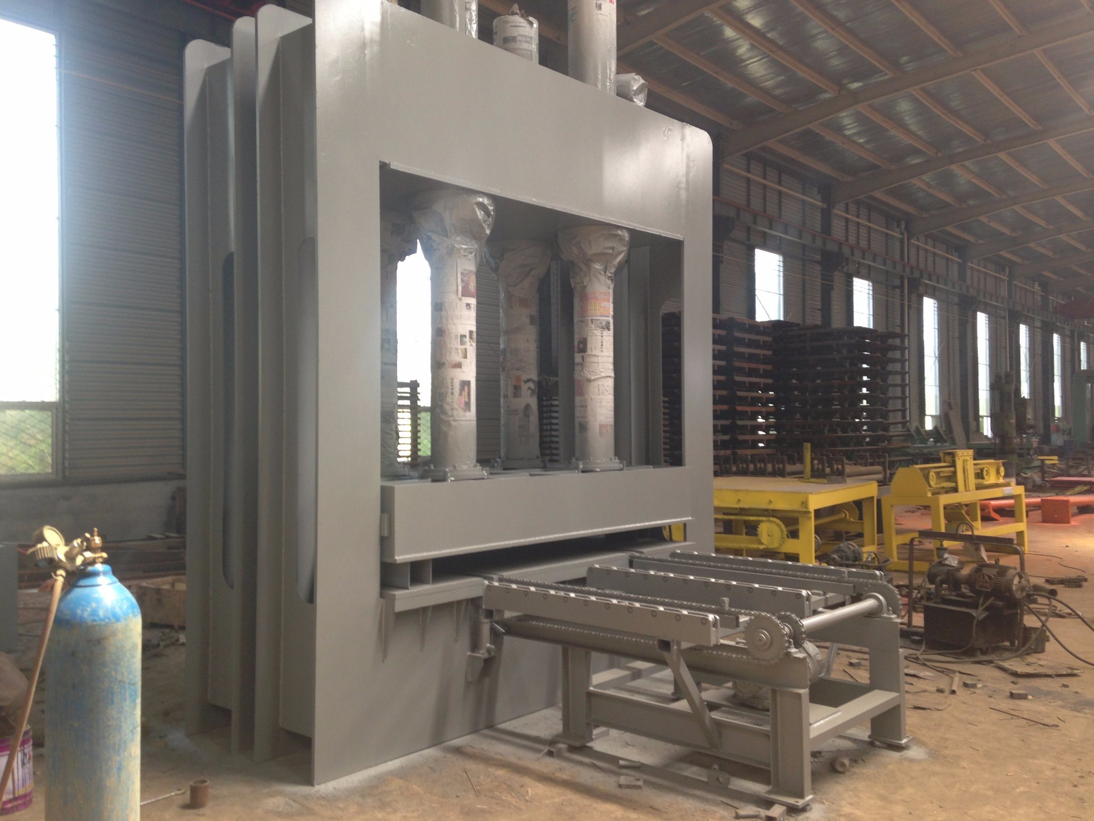 Torno Prensa a Frio 400 T para Tábua de Madeira