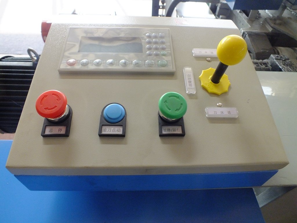 Torno de descasque rotativo de folheado de madeira de 4 pés totalmente automático operação não tripulada