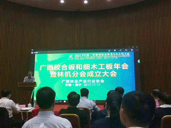 4-p&eacute;s-eucalipto-peeling-line03.jpg autom&aacute;tico