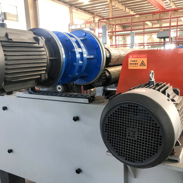 Descascador de toras de 4 pés para produção de compensado