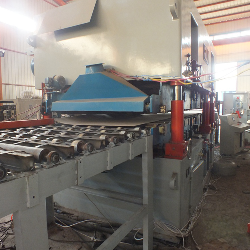 Porta automática do Mdf da largura de 1300mm que lixa a máquina de lixamento da escova polonesa de madeira