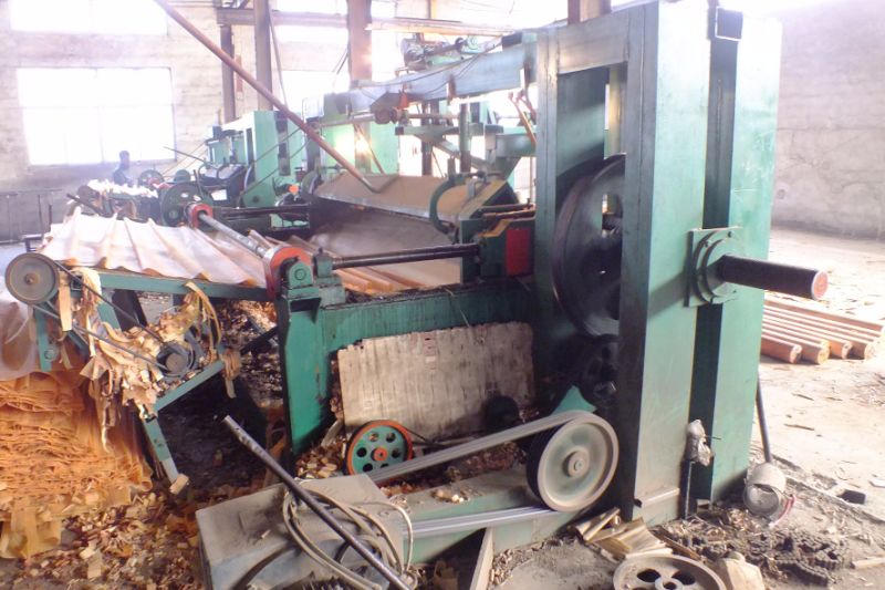 Eixo de controle CNC de 8 p&eacute;s para descascar face folheada para madeira Okoume