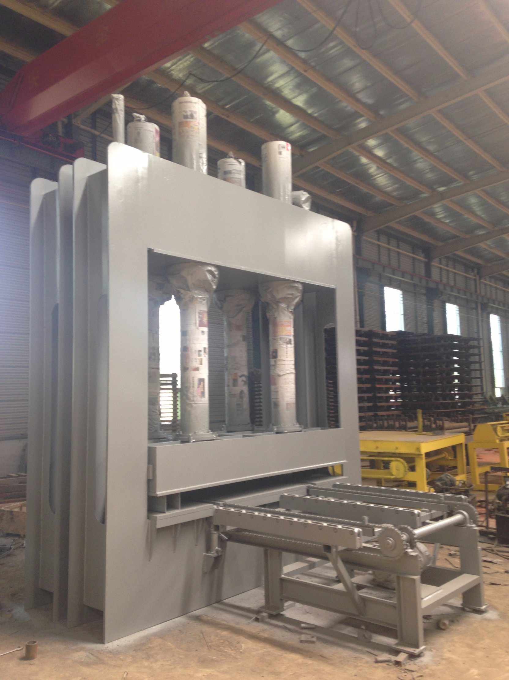 Máquina de prensagem a frio 400 T 48 pés para linha de produção de compensado