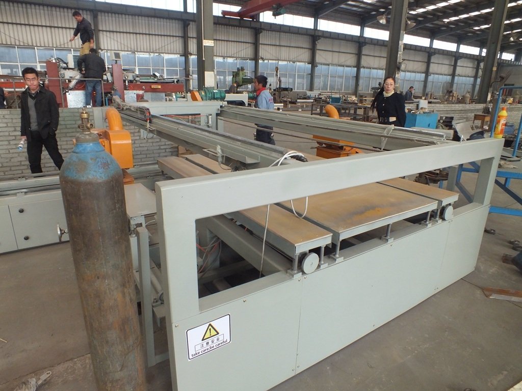 Serra para aparar tábuas verticais e horizontais para madeira compensada